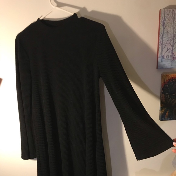 Black bell-bottomed long-sleeved turtleneck dress - Picture 2 of 3